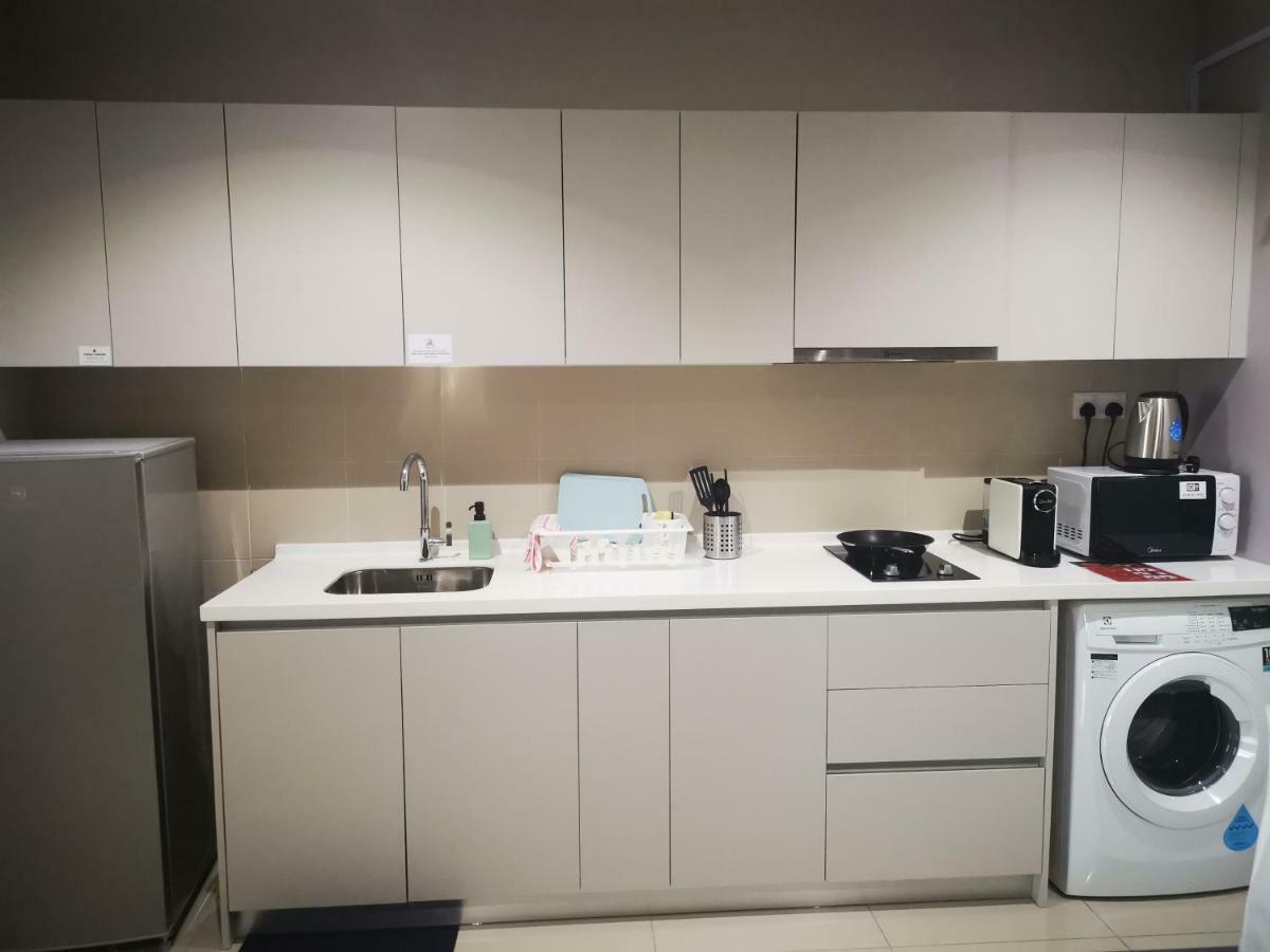 Studio Apartment With Balcony By Host Assist I-City シャー・アラム エクステリア 写真